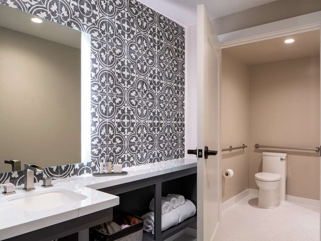 The Piccolo Hotel Paso Robles Room photo