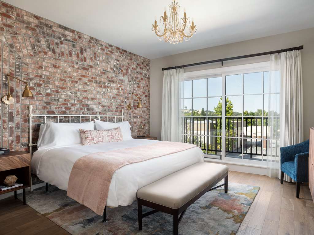 The Piccolo Hotel Paso Robles Room photo